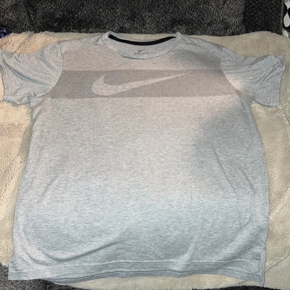 🎉4 for $20 Nike Dri-FIT Graphic Training Top, Medium - Picture 1 of 5